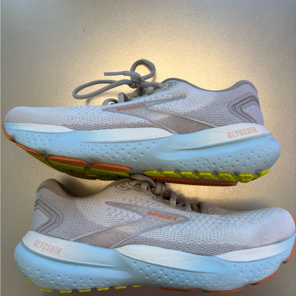 Brooks Glycerin 21 women’s 9B. Grey beige and Blue EUC